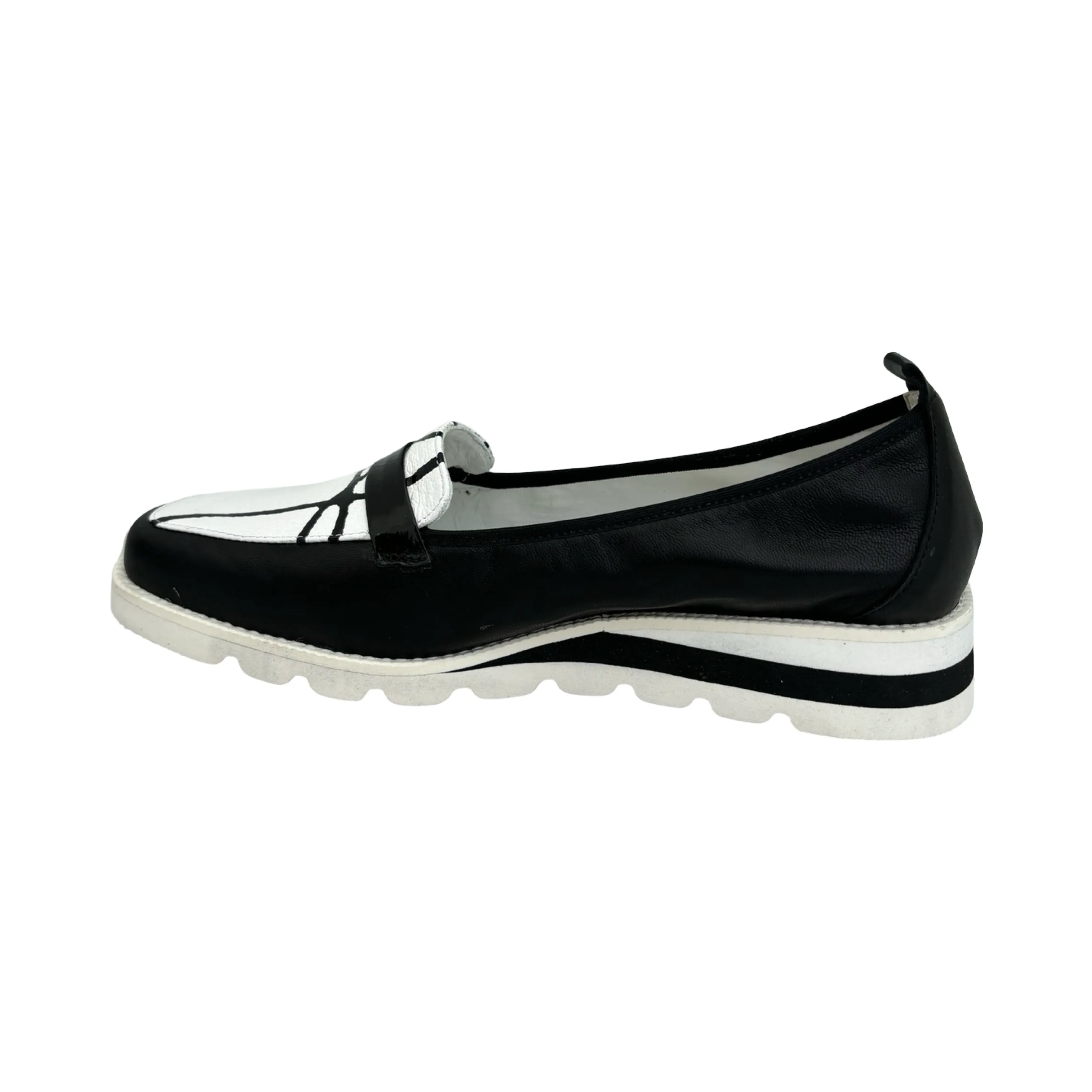 11224 St Tropez B/W Loafer