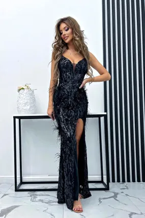 Abito lungo aderente nero con decorazioni in paillettes colore nero piume e strass